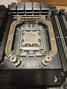 AMD Ryzen 9 7950 X 3D CPU 64GB DDR5 RAM Gigabyte TUF Gaming Motherboard Combo - Bild 1 von 10