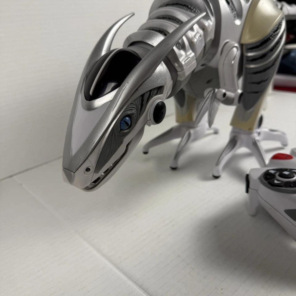 Wow Wee Roboraptor Robot White Dinosaur 32" w/ remote Not Working no idea why. - Image 1 of 4