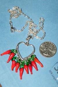 HERZ HALSKETTE ROT GLAS CHILISCHOTEN FILIGRAN echt versilbert 21" Kette NEU - Bild 1 von 6