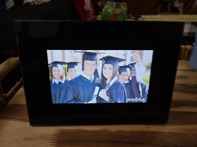 Insignia 7" Digital Picture Frame [TESTED] - Image 1 of 4