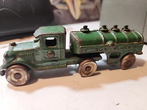 Antiguo semirremolque cisterna de aceite de motor de gasolina de hierro fundido miniatura AC Williams - Imagen 1 de 6