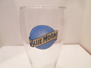 Vaso de cerveza alto tipo Pilsner Blue Moon excelente estado mostrado solo - Imagen 1 de 6