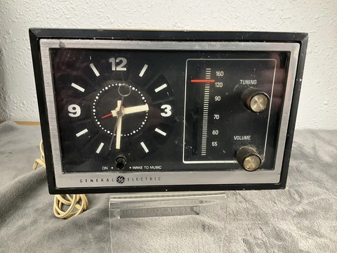 GE General Electric Vintage AM Alarm Clock Radio Beige 7-4725A - Tested/Working Cover