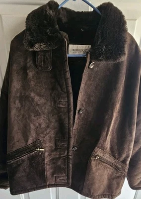 Chaqueta de bombardero forrada de piel sintética de cuero Hugo Buscati de colección para mujer talla grande  Foto 1 de 4