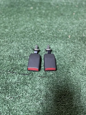 Оригинальная задняя правая и левая пряжка ремня безопасности 2013 Toyota Scion FR-S 2,0 л - Изображение 1 из 4