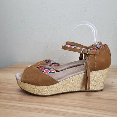 Sandalia alpargata tacón de cuña borlas cómodas de cuero marrón Toms para mujer talla 9 Foto 1 de 4