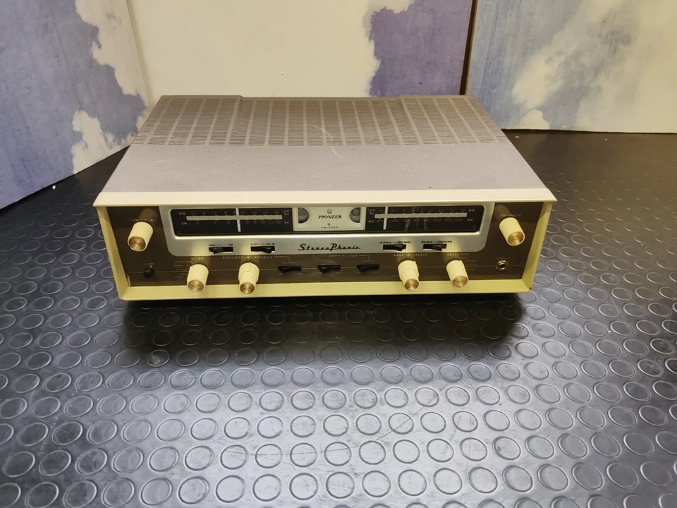 sintoamplificatore a valvole stereo d'epoca, il Pioneer SM-G204.  - Immagine 1 di 4