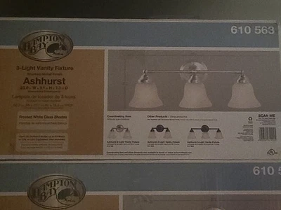 NUEVO Tocador Hampton Bay Ashhurst 3 luces de níquel cepillado con vidrio esmerilado Foto 1 de 2