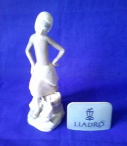 Lladro Mädchen mit Hocker Eimer & Gans Modell 4682 Vicente Martínez - Bild 1 von 9