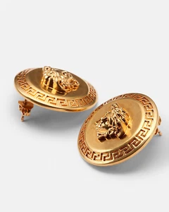 OFFERTA VERSACE Orecchini Traforati Omaggio Medusa Incisione Greca Borchie Oro NUOVI - Foto 1 di 4