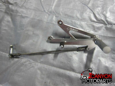 99 00 01 02 Yamaha YZF R6 Graves estribo trasero izquierdo carrera Foto 1 de 2