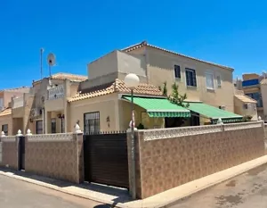 Haus/ in Spanien/Torrevieja DESIGNER INTERIOR Gute Lage Zentral - Bild 1 von 24