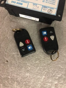 199-1998 Mazda Protege Keyless Remotes G571TX318 New OE - Foto 1 di 2