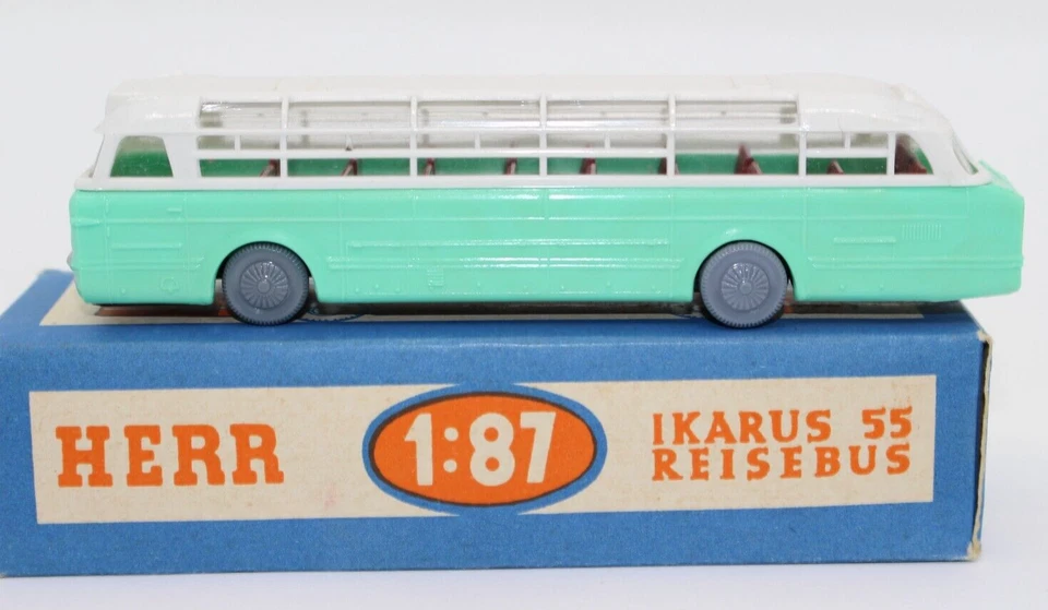 dm1540, RAR Alter HERR ex. DDR Ikarus 55 BUS Reisebus graue Räder hell mintgrün - Bild 1 von 4