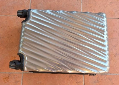 New! Tumi '19 Degree' Int'l Carry-On Suitcase 21" Silver 228660SLV2 MSRP $695 - Image 1 of 4