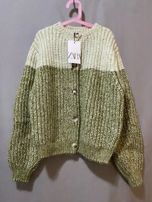 NUEVO CON ETIQUETAS ZARA Niñas Manga Larga Bloque de Color Grueso Tejido Acanalado Cárdigan Talla 11-12 Verde Foto 1 de 4