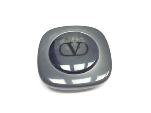 BOTTONE ALTA MODA PELLICCIA CAPPOTTO GRIGIO CHIARO QUADRATO CM 5 - Picture 1 of 2