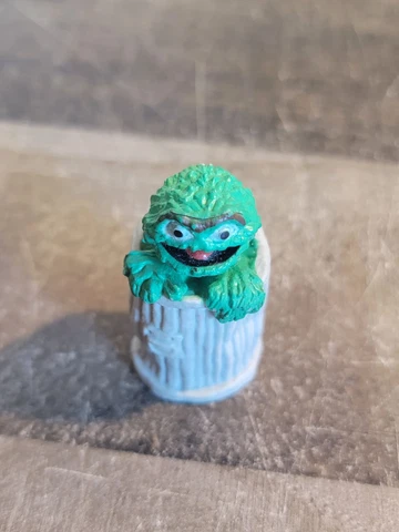 Muppet Sesame Street Oscar the Grouch toy figure trash can Cover