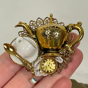 TEIERA QUERCIA SPILLA STRASS ALICE NEL PAESE DELLE MERAVIGLIE MINIATURA TAZZA DA TÈ OROLOGIO PIZZO - Foto 1 di 13