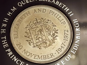 1947 - 1972 Royal Silver Wedding Anniversary UNC Crown Coin in Original Case - Picture 1 of 4