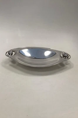 Bandeja de pan Georg Jensen Magnolia Nº 2 de plata de ley Foto 1 de 4