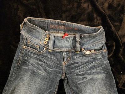 Pantalones de mezclilla Y2K Guess tiro bajo corte bota talla 27 Foto 1 de 4