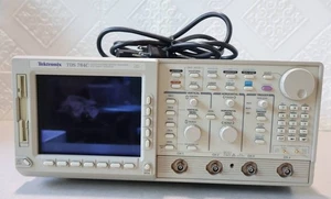 Tektronix TDS784C Oscilloscope 1GHz 4GS/s Opt.13/1F/1M/2F - Picture 1 of 9