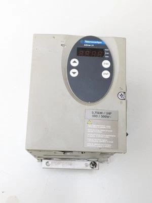 Variateur SCHNEIDER Telemecanique ATV31H075N4 0,75Kw 380/500V - Photo 1/3