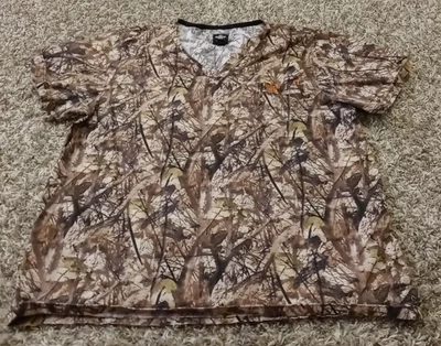 Blusa Médica Med Couture Para Mujer Pequeña Marrón Camuflada Cuello en V Manga Corta Pullover Foto 1 de 4