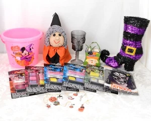 Konvolut Halloween Goodies! Spooktacular Savings!  Make-up, Deko und mehr! - Bild 1 von 24