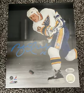 Brett Hull Autographed St Louis Blues 8x10 Photo - BAS COA (Vertical) - Picture 1 of 3