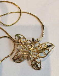 Vintage zarter goldfarbener Schmetterling Anhänger Halskette  - Bild 1 von 3