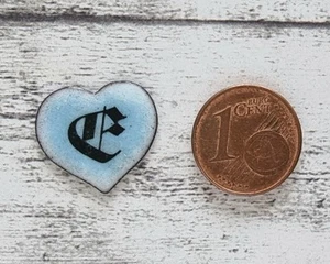 Herz blau E Buchstabe Emaille 1970er Geschenk Name süß Retro Freundin Vintage - Picture 1 of 3