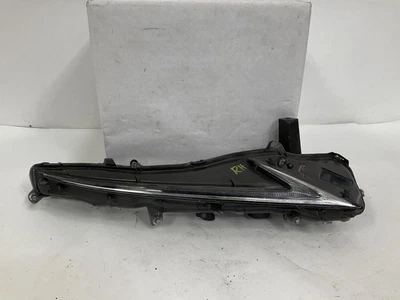 2017-2020 Lexus IS300 Right Front Daytime Running Light 8161053060 OEM 2018 — 第 1/4 张图片