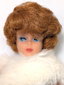 Ausgezeichnete 1962 Barbie Puppe roter Kopf Blasenschnitt, mit #951 Senior Prom Outfit - Bild 1 von 21