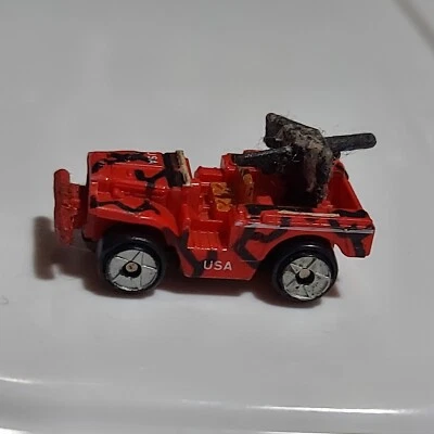 Micro Máquinas Vehículo Ejército Jeep con Pistola Trasera Galoob Raro Camuflaje Rojo Militar Foto 1 de 4