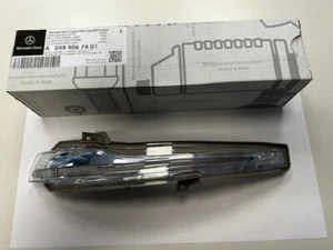Indicatore direzione originale Mercedes-Benz nello specchio A0999067401 213 - Foto 1 di 1