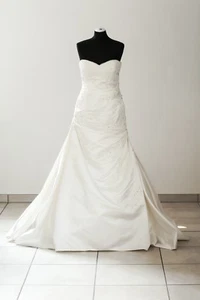 Pronovias Brautkleid 'Romeo' Satin Spitze A-Linie creme ivory - Gr. 40 - Bild 1 von 4