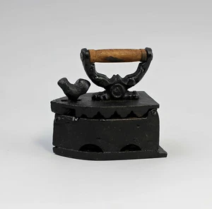 9973223 Iron Metal Kohle-Bügeleisen Antique New 10x5x10cm - Picture 1 of 1