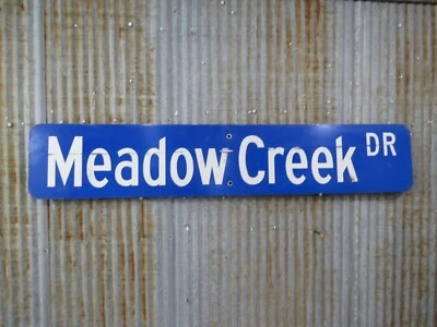 Auténtico Letrero de Metal Usado 9 X 48 Pulgadas Aluminio DEEP CREEK Cabina Tiki Bar (19C) Foto 1 de 4