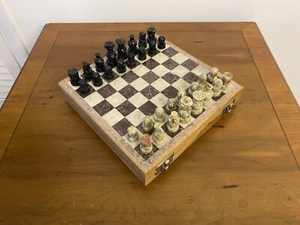 Amazing Vintage Gorara Stone Complete Chess Set - 20cm x 20cm - Picture 1 of 12
