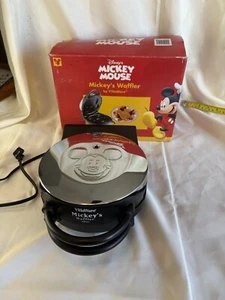 VillaWare Mickey's Waffler Mickey Mouse Single Waffle Maker Model DISNEY 5555-01 - Picture 1 of 17