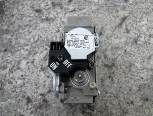 Valvola gas forno York / White-Rodgers 421084 36J29-201P1 usata spedizione gratuita - Foto 1 di 5