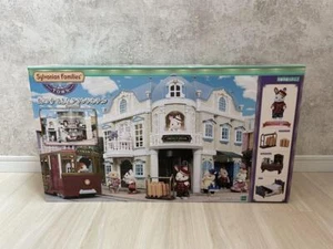 Sylvanian Town Series: The Town's Wonderful Grand Hotel Toys Goods Beautiful - Picture 1 of 3
