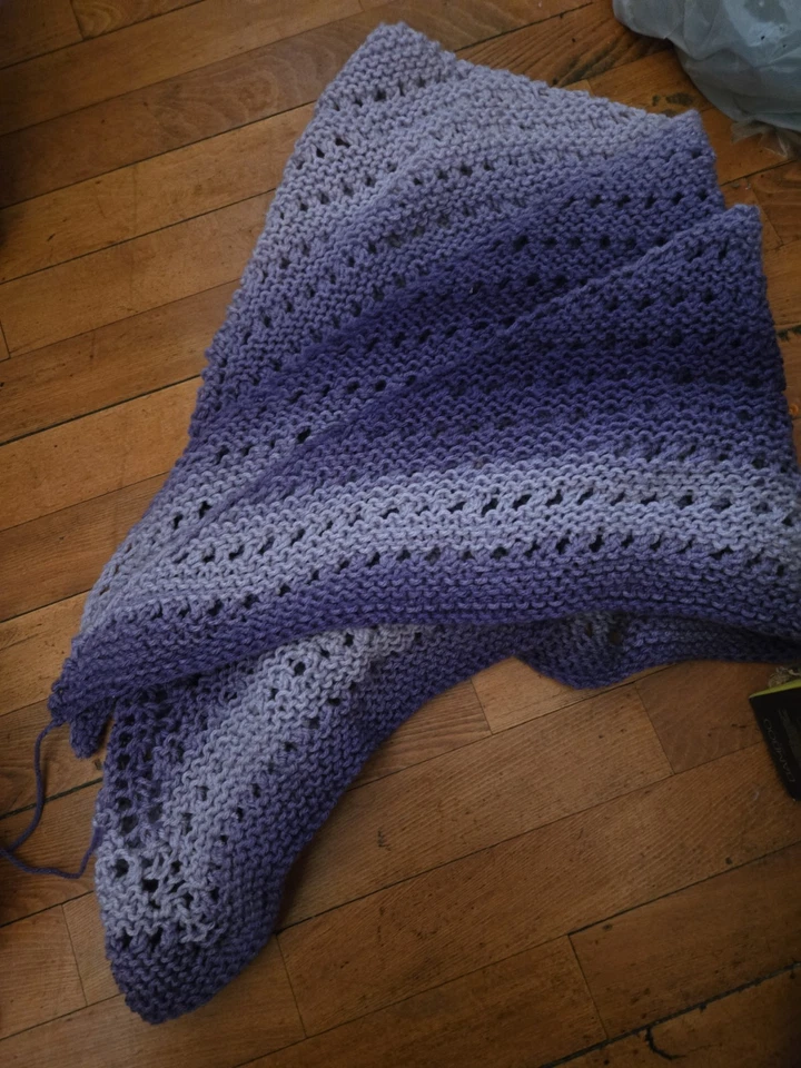 Mantón para mujer tejido abigarrado púrpura tejido a mano Foto 1 de 3