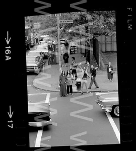 Negativo fotográfico Ave of the Americas Friends Manhattan NYC Old Gahr 1969 35 mm D16 - Imagen 1 de 1