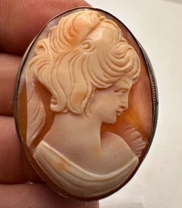 Ancienne broche pendentif en camée véritable avec une monture en argent 800 - Imagen 1 de 11