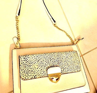 RARO? BOLSA TIRACOLO BRANCA GIANNI BINI COM ABA E FORRO DE PONTO PRETO-AR - Imagem 1 de 4