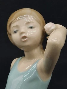 Lladro 1978 Prissy Coiffure 5010 aus Spanien makelloser Zustand blau Mädchen Mütze - Bild 1 von 6