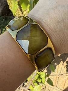 Joan Rivers Gold Tone Hinged Bangle Bracelet With Shell Faceted Green Glass - Picture 1 of 7